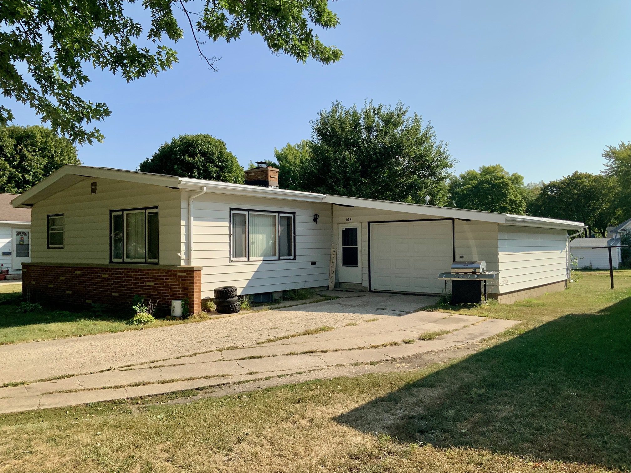 **SOLD** 108 NW 9th St. Pocahontas Beam Real Estate