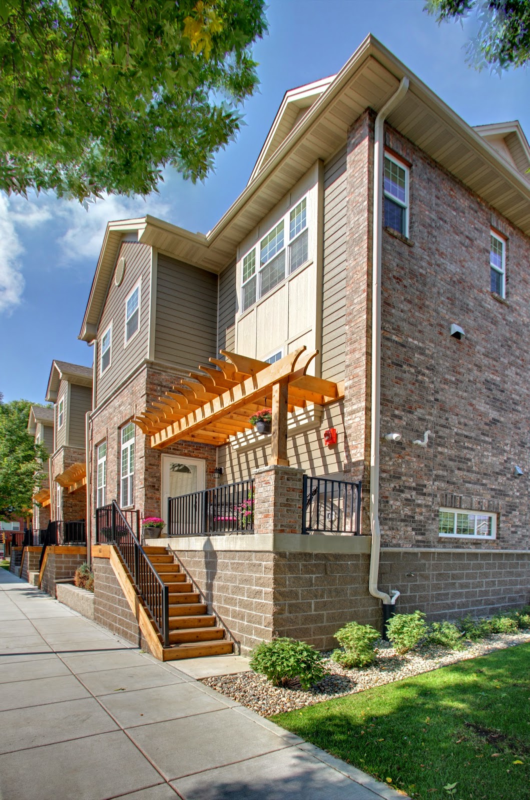 Marketplace & Main Townhomes Beard Group Inc.