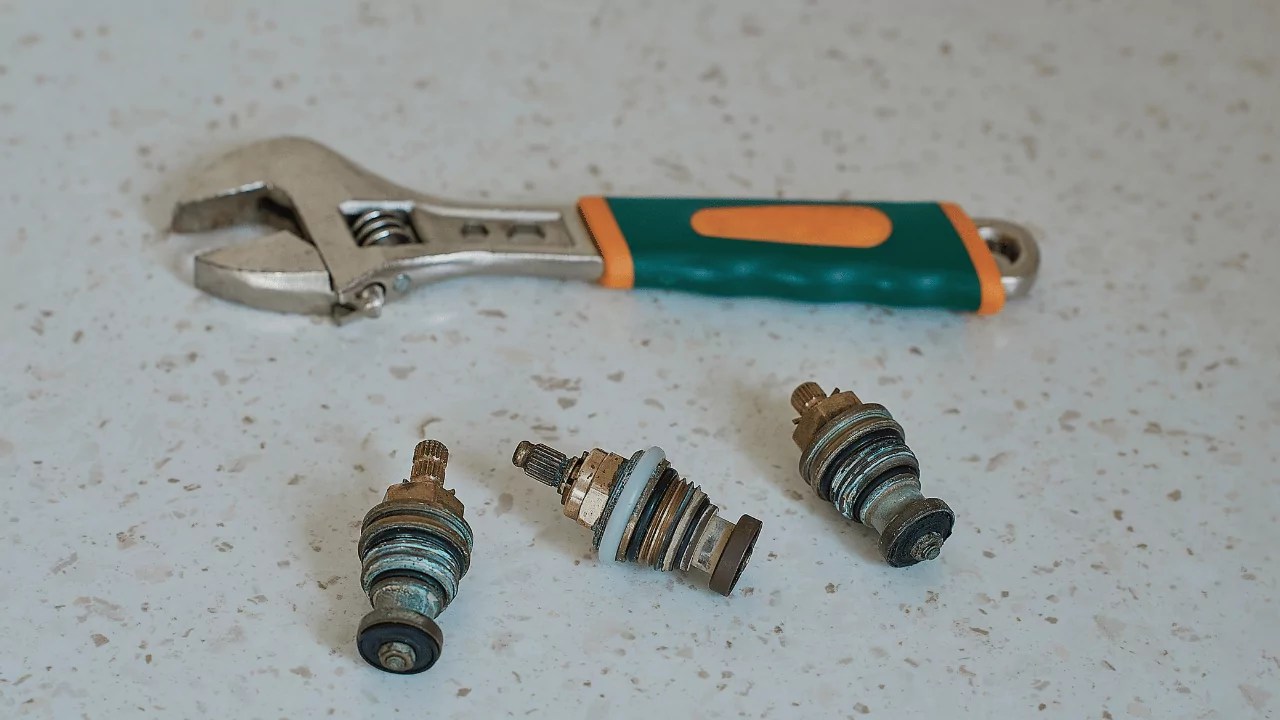 How to stop kitchen faucet from leaking?