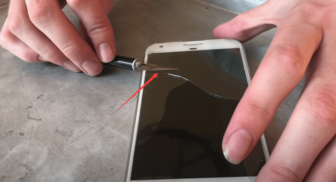 My tips to remove a broken tempered glass film and installation of a