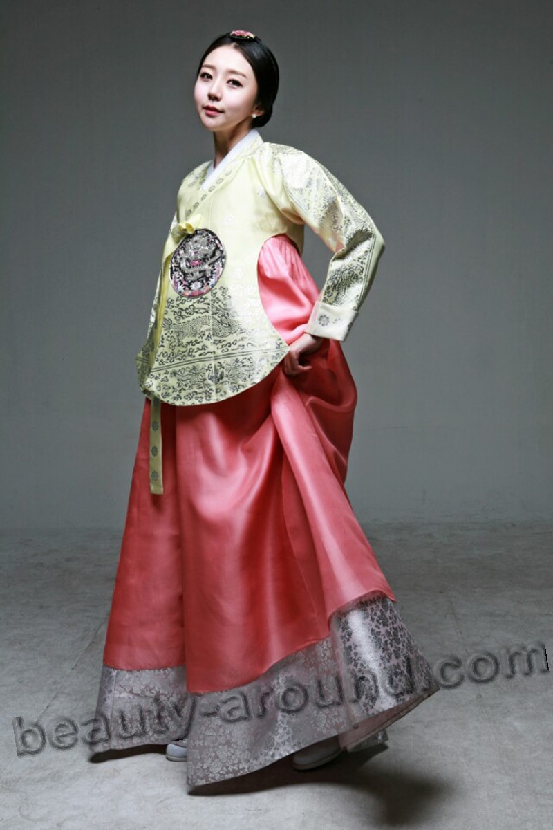Traditional Korean dress Hanbok (25 photos)