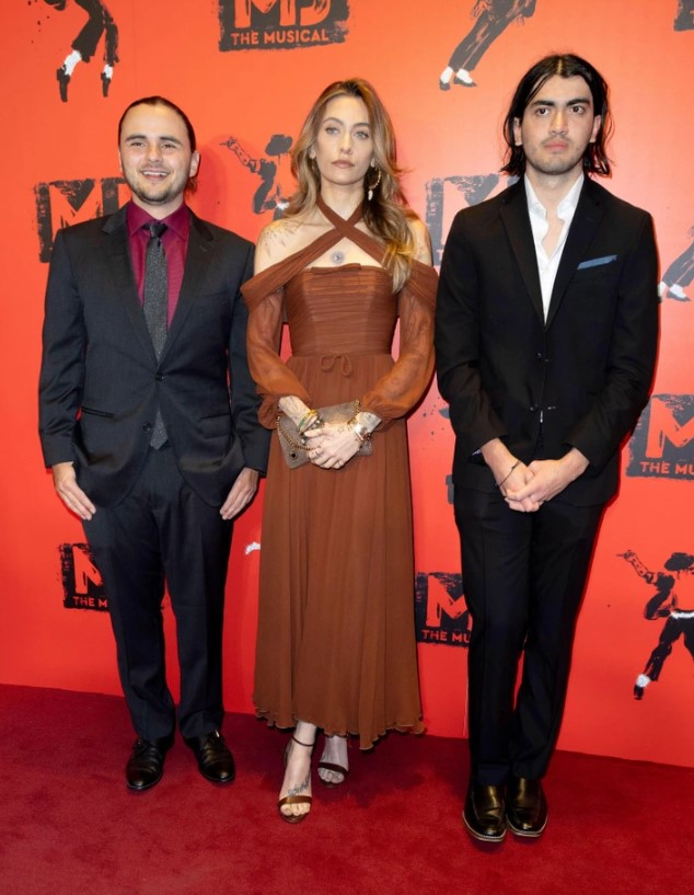 😮«What Does Michael Jackson’s Youngest Son Look Like Now? Bears