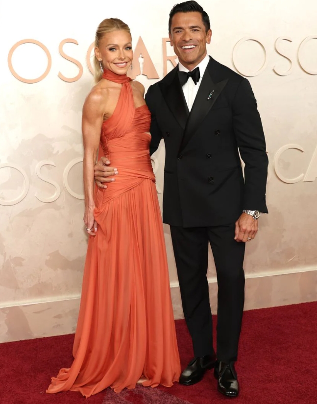 Her Bold Transformation Has Everyone Talking Now! What Does She Look(04)