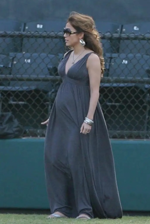 Jennifer Lopez’s Beautiful Pregnancy Journey Rare Photos Reveal Her