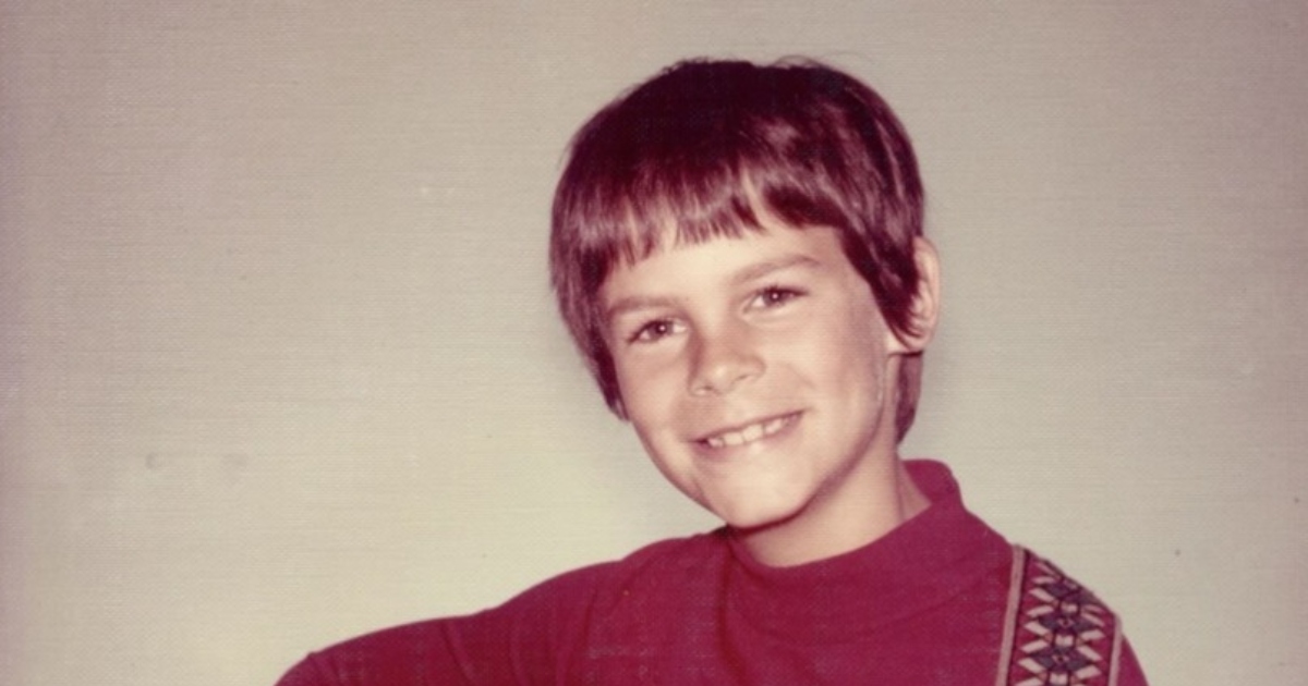 Can You Guess Who This Unrecognizable Childhood Photo Belongs To? Beaware