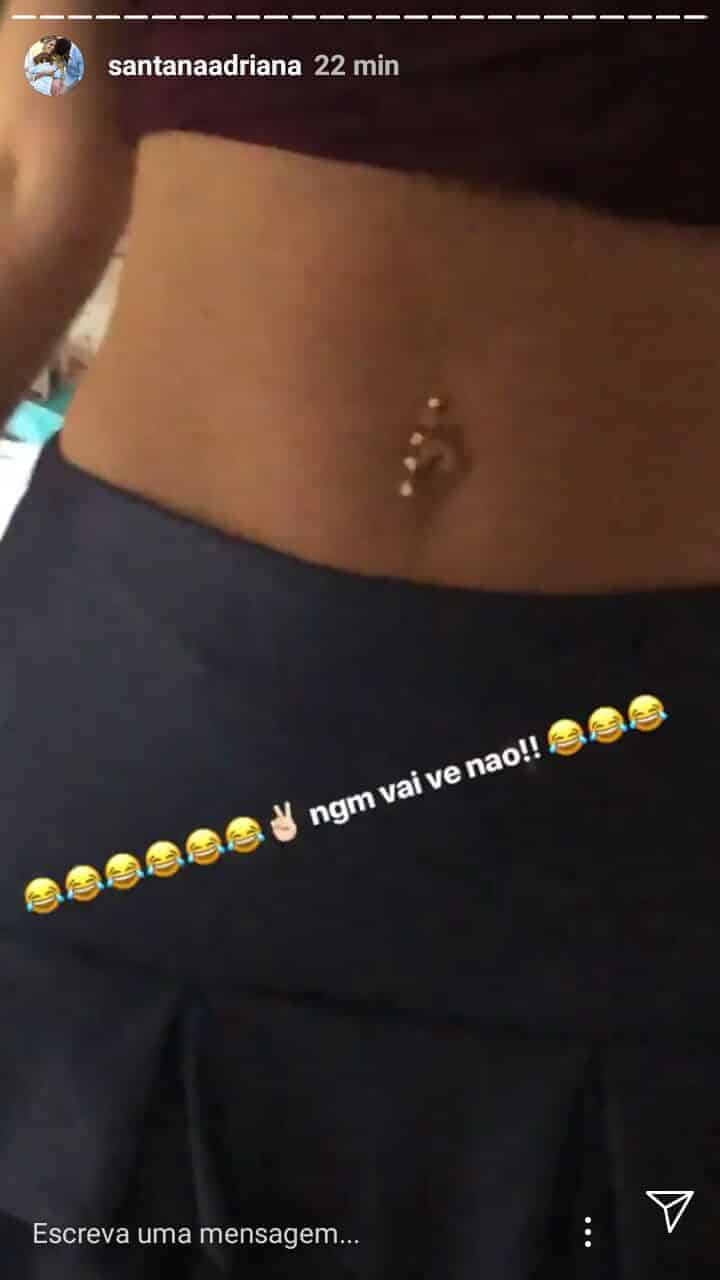 Exbbb Adriana mostra piercing na barriga após gestações'buraco abriu'