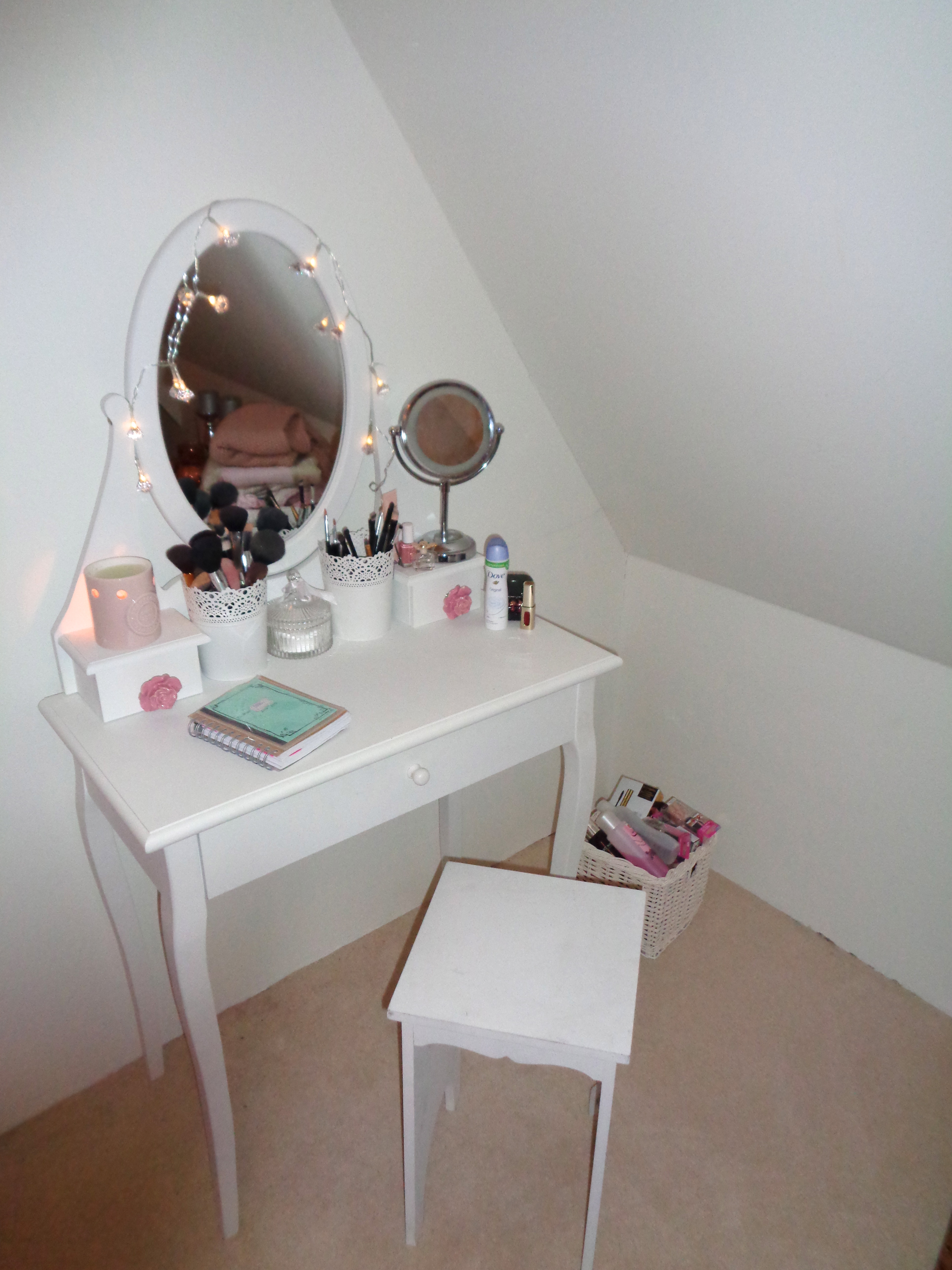 What's On My Vanity And What's In My Vanity. | Beauty And Elegance