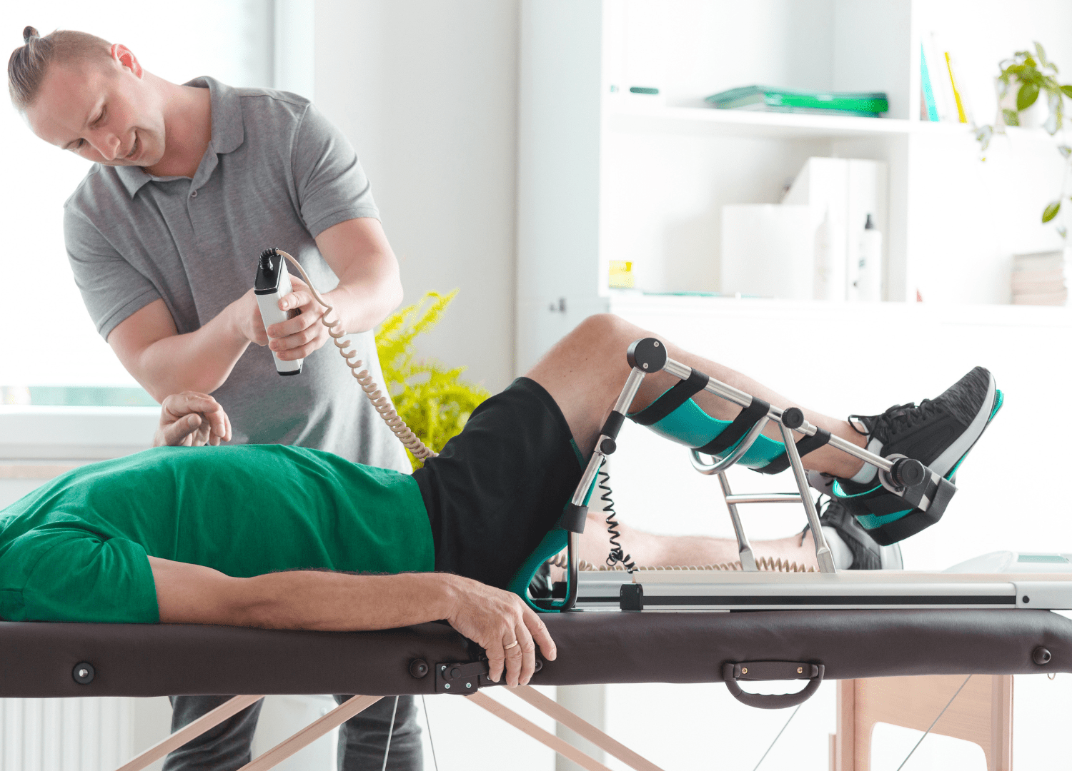 Szyna CPM jak działa i jak ją wykorzystać w rehabilitacji stawu