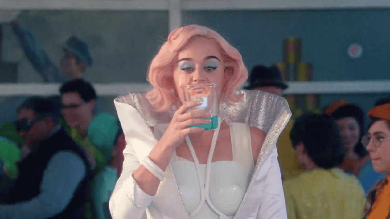 Katy Perry lança clipe para o single Chained to the Rhythm com
