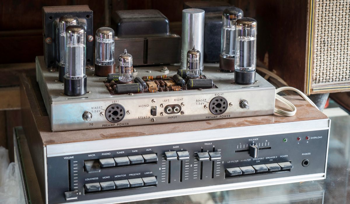 How Does A Guitar Amp Work EXPLAINED!! Singers