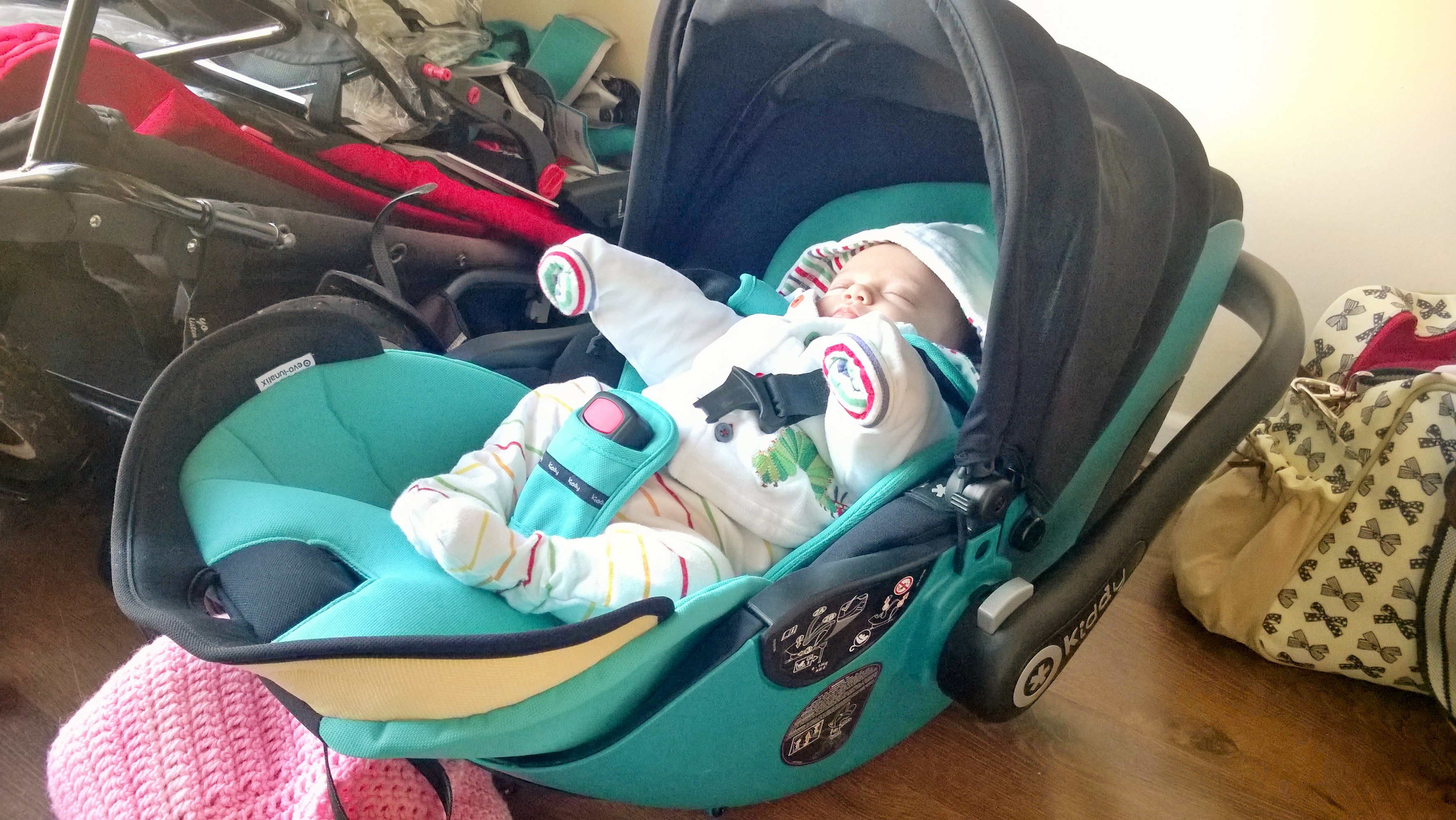 Kiddy EvoLunafix 0+ Infant Car Seat review a Stay at Home Mum