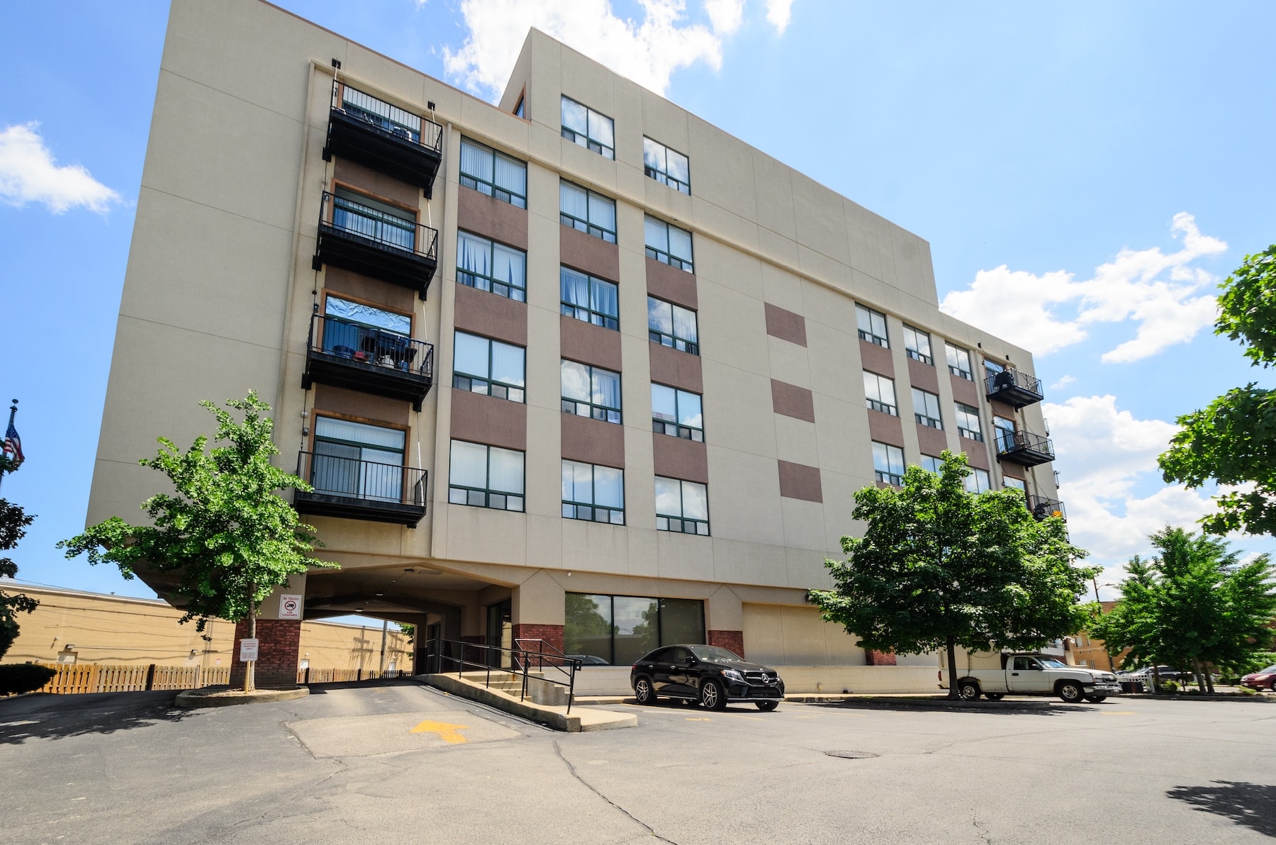 Becovic Chicago North Side Apartments