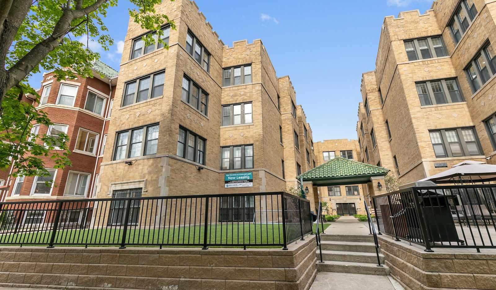 The Villages of Eastlake 7618 Becovic Chicago North Side Apartments