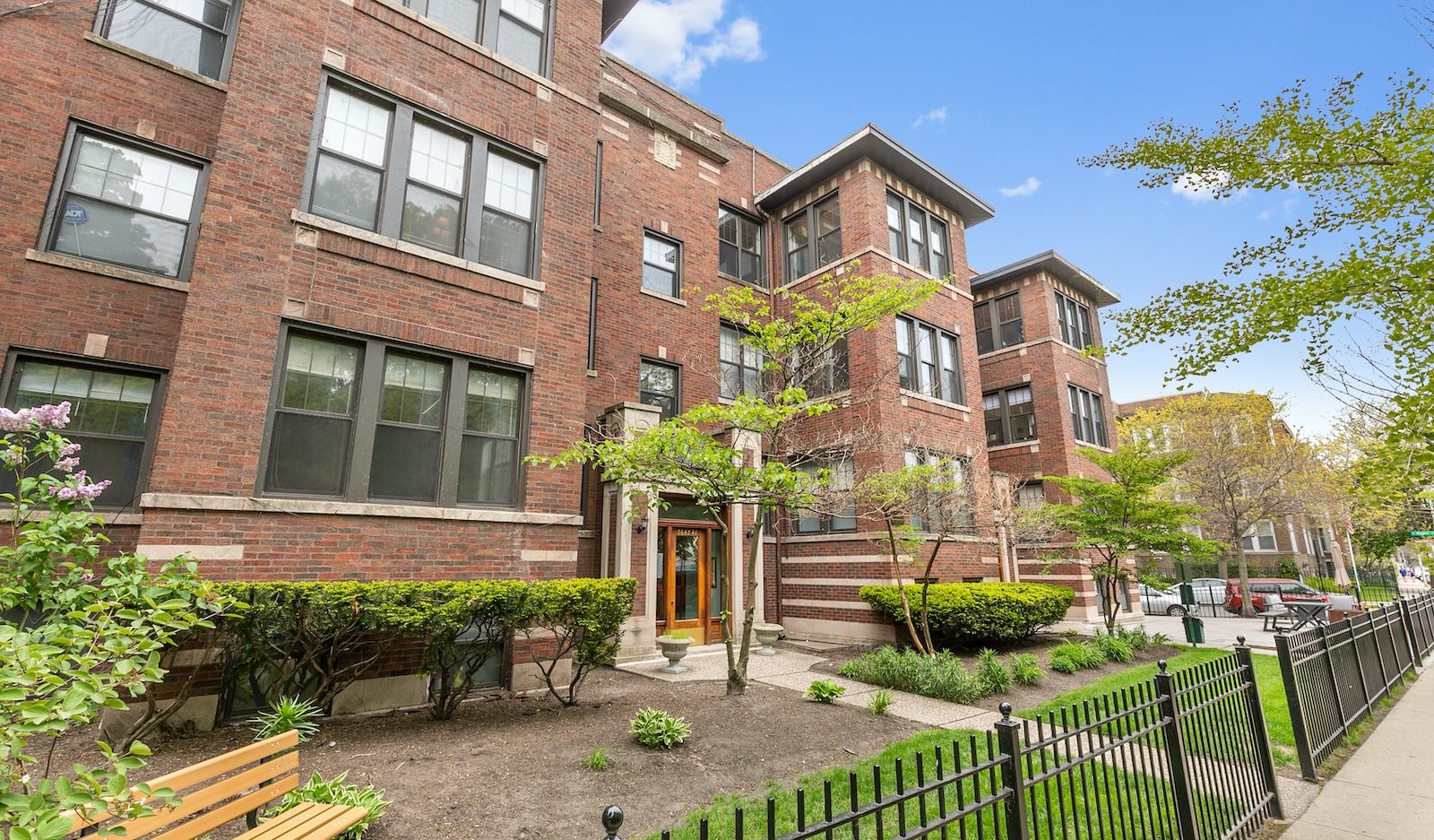 The Villages of Eastlake 7642 Becovic Chicago North Side Apartments