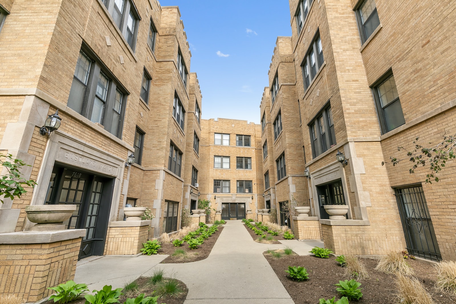 The Villages of Eastlake 7618 Becovic Chicago North Side Apartments