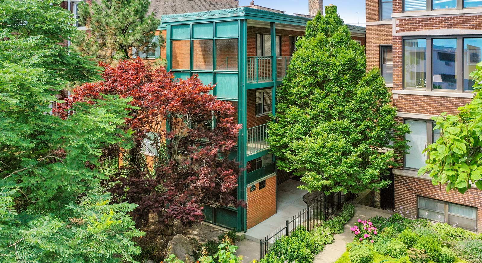 Eastlake Terrace Becovic Chicago North Side Apartments