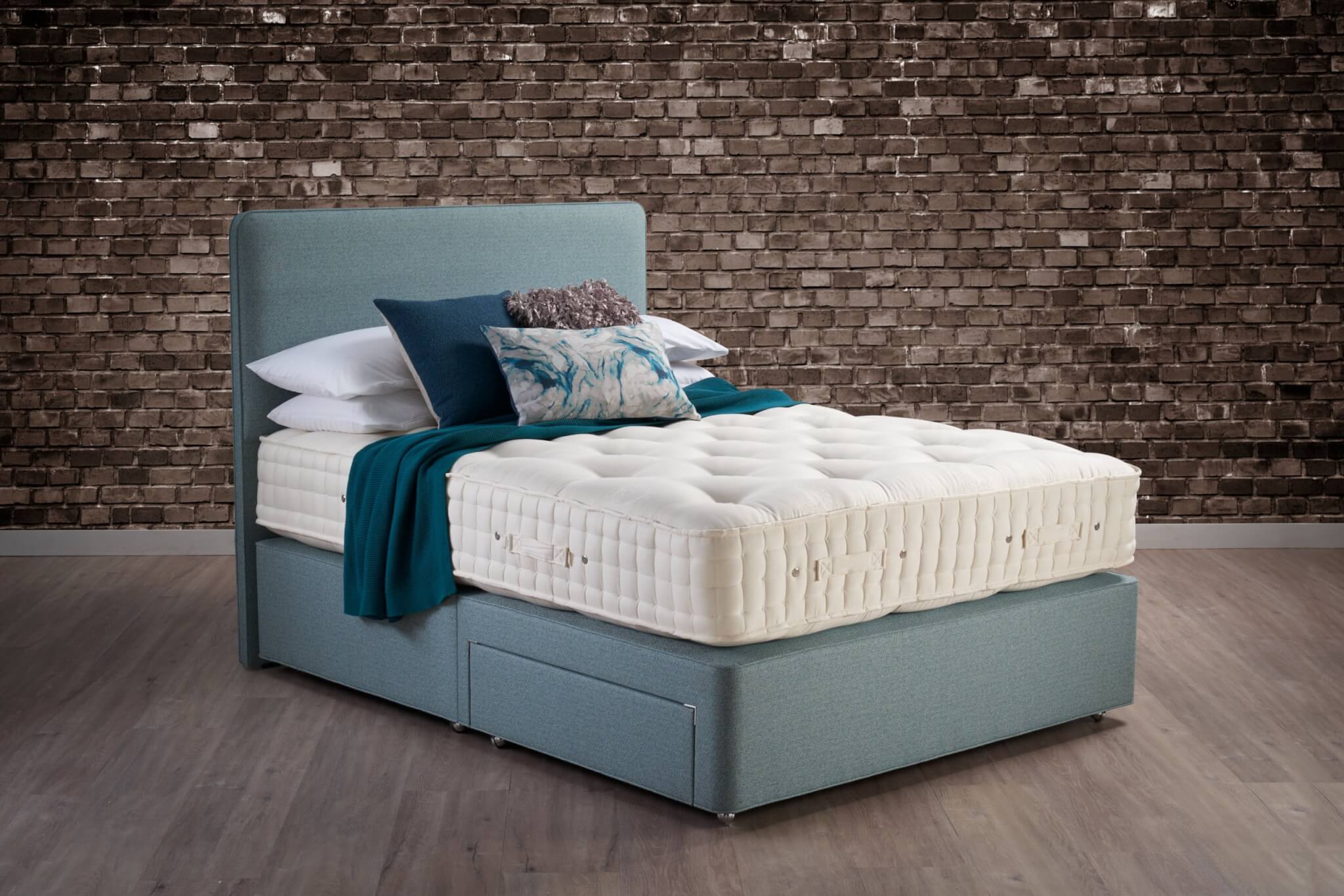 Hypnos Natural Wool Deluxe Divan Set Bedknobs