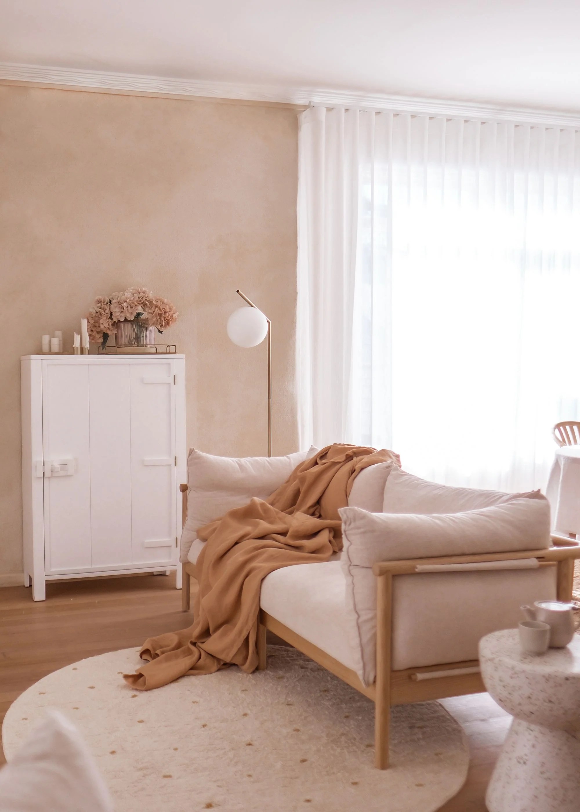 The Interior Paint Colors You’ll See Everywhere in 2022 Bed Threads