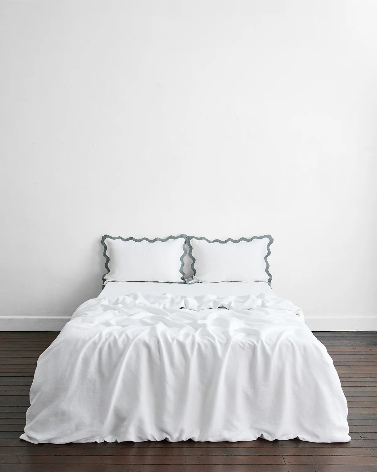 White & Mineral 100 French Flax Linen Scalloped Pillowcases (Set of T