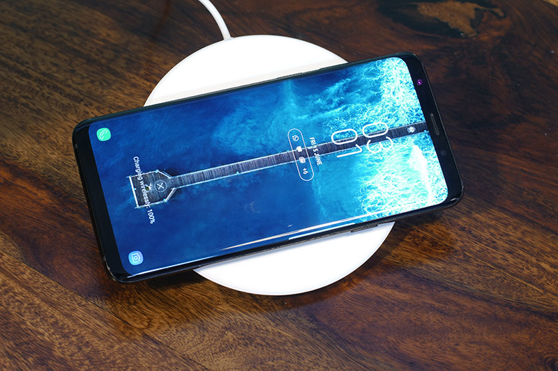 Belkin F7U027zbWHT Wireless Charger Review Faster Charging Comes at a Premium