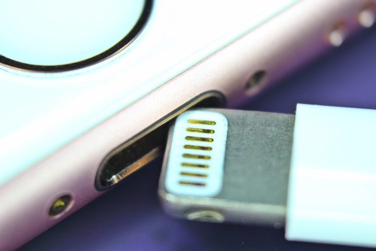 iPhone's USB Restricted Mode Can Be Bypassed Using a USB Accessory Beebom