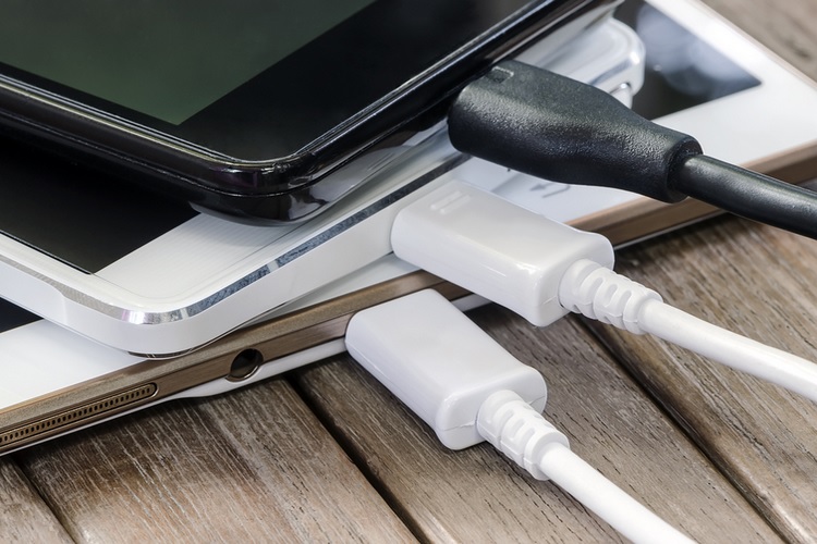EU Mulling Strict Norms to Standardize Smartphone Chargers to Reduce e