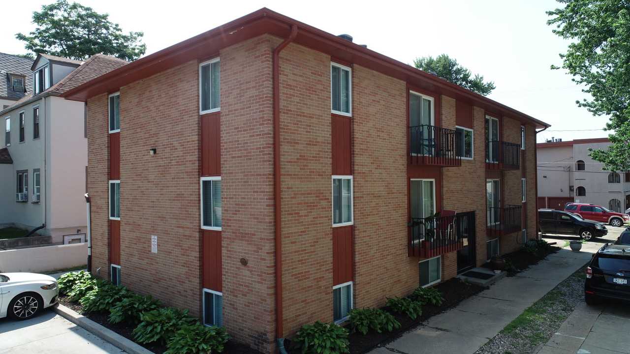 Dundee Place Apartments Beehive Omaha