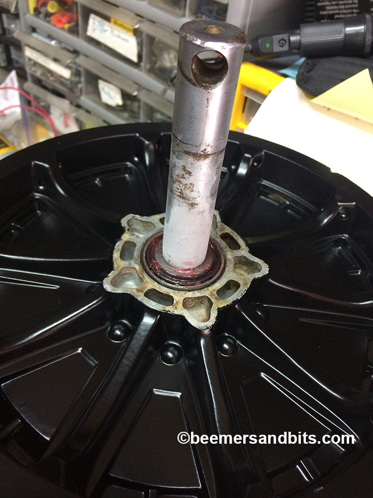 BMW R90/6 Rear wheel bearing install Beemers and Bits