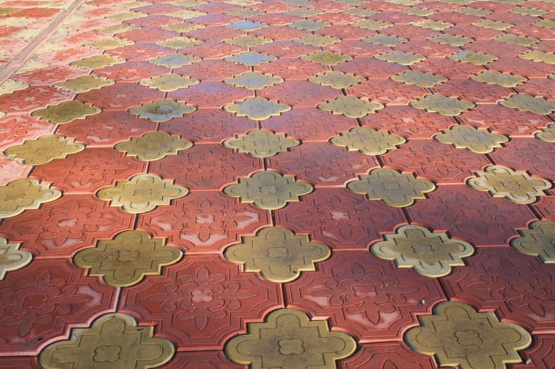 How to Remove Polymeric Sand From Pavers? Beezzly