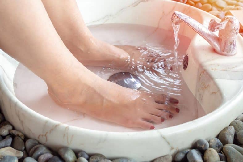 How to Clean a Home Foot Bath? Quick Desinfection Tips Beezzly