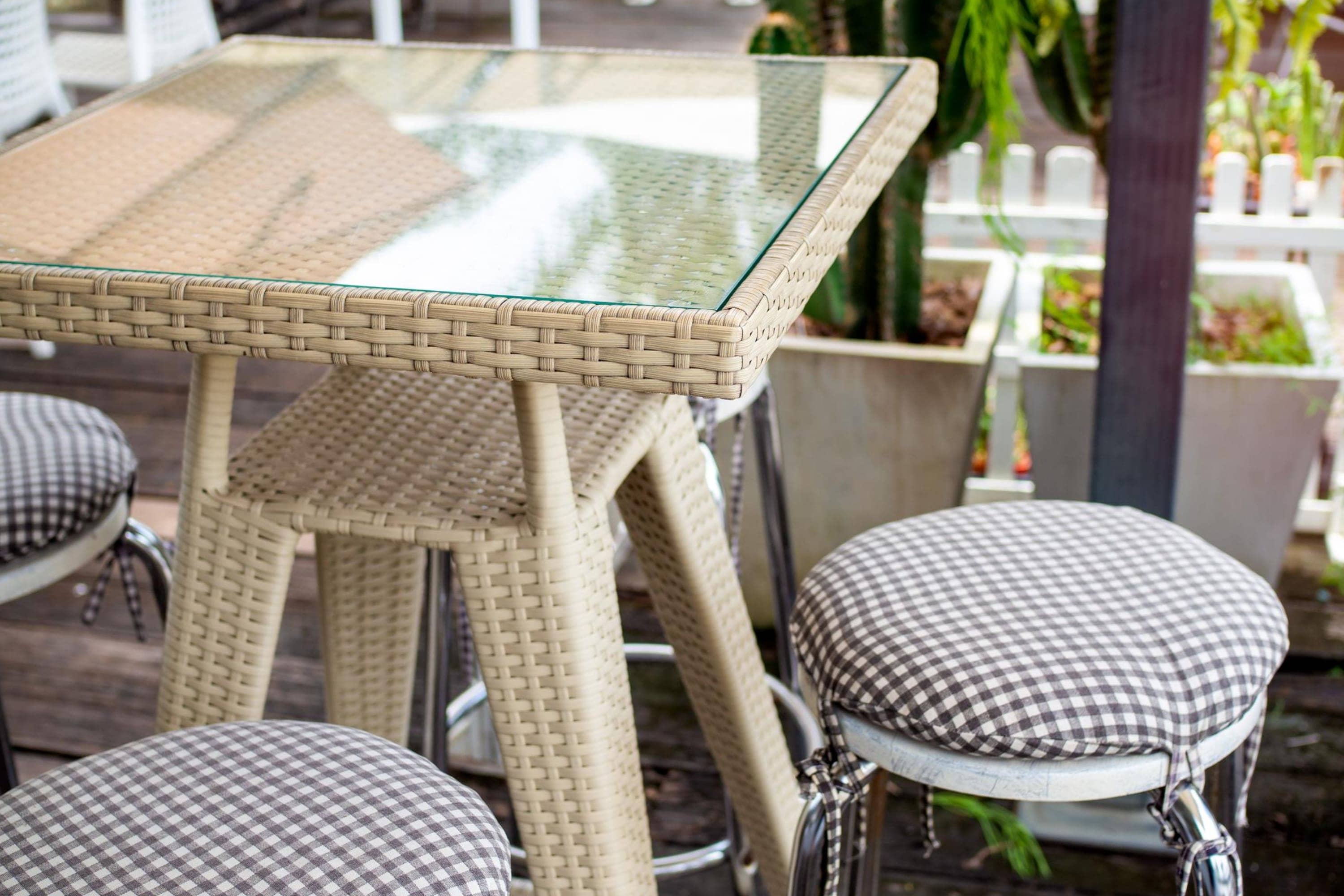 How to Dry Outdoor Cushions? Quick Tips Beezzly