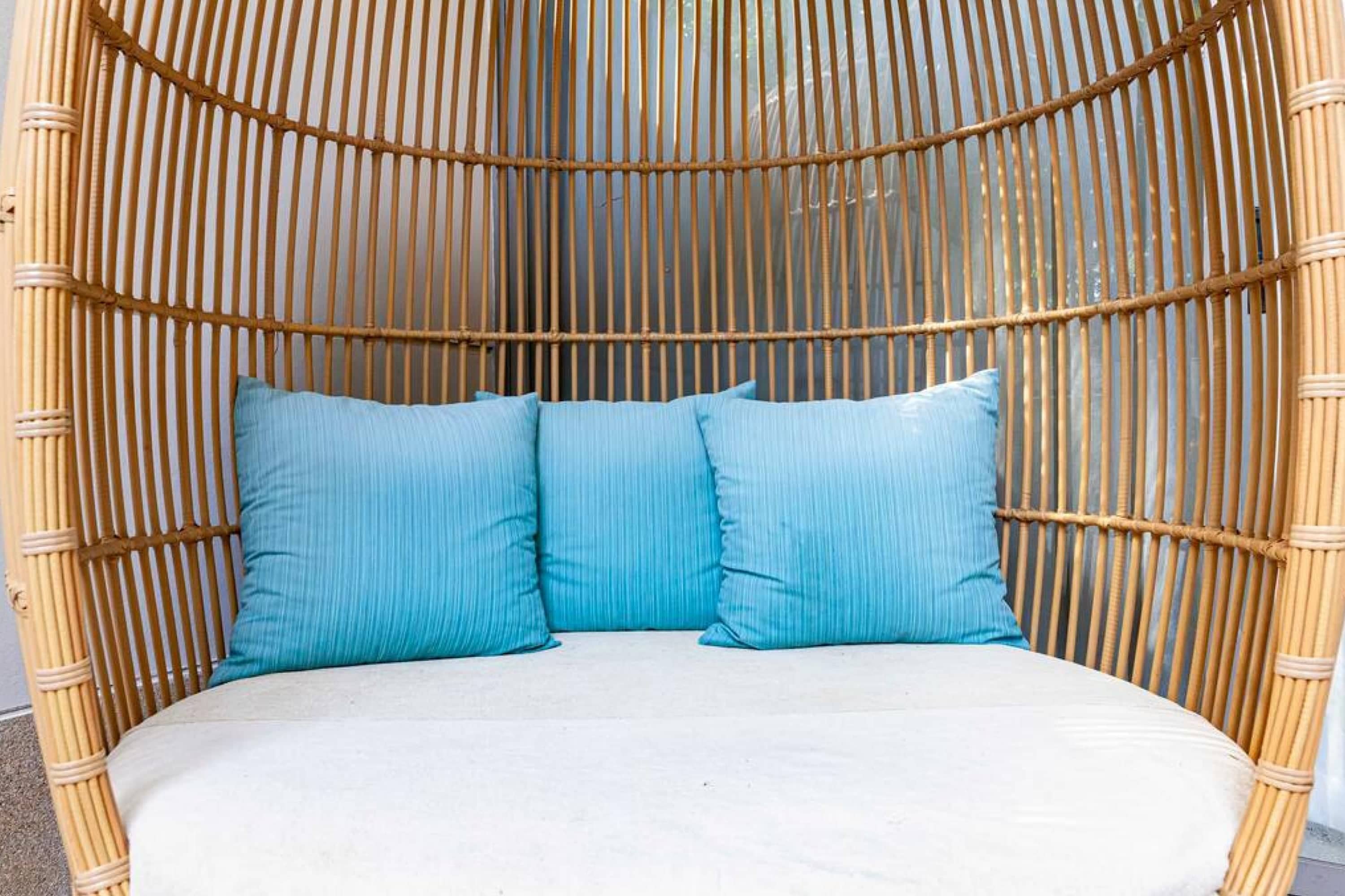 How to Dry Outdoor Cushions? Quick Tips Beezzly