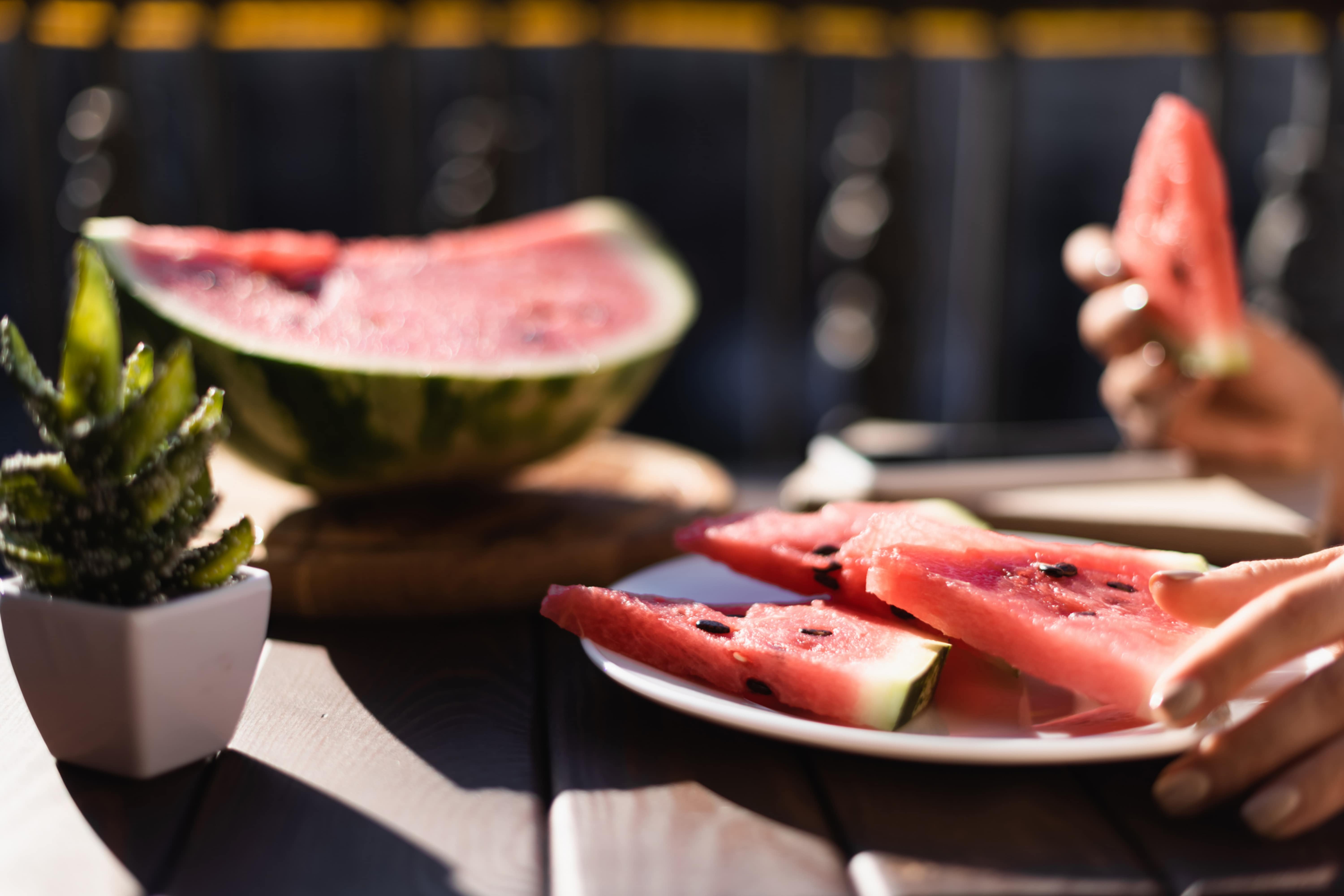 How To Tell If A Watermelon Has Gone Bad (15 signs) Beezzly