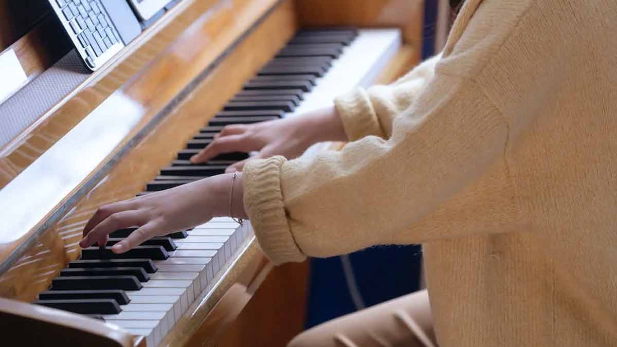 What To Use To Clean Digital Piano Keys? Beginner Keyboards