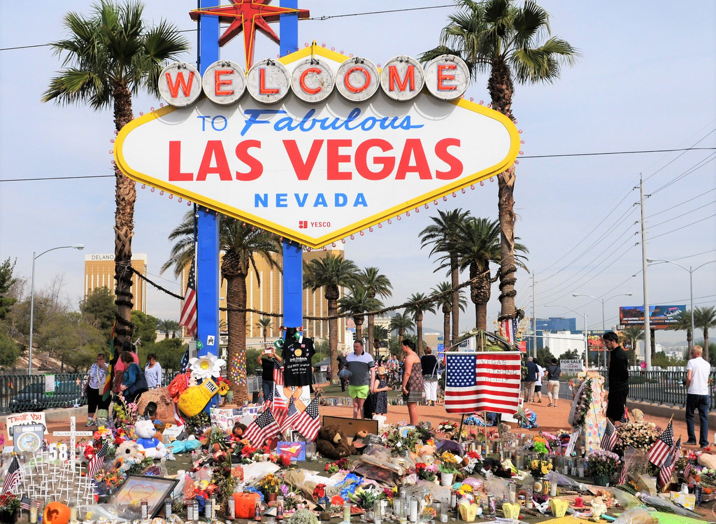 Photo gallery Makeshift memorial to victims of Las Vegas