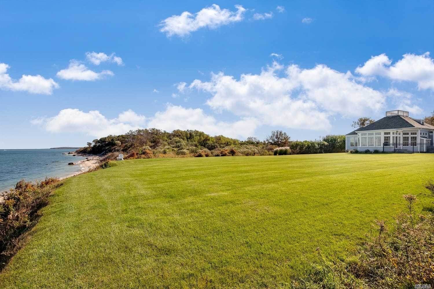 Orient Waterfront House Offers 180Degree Views for 3.999 Million