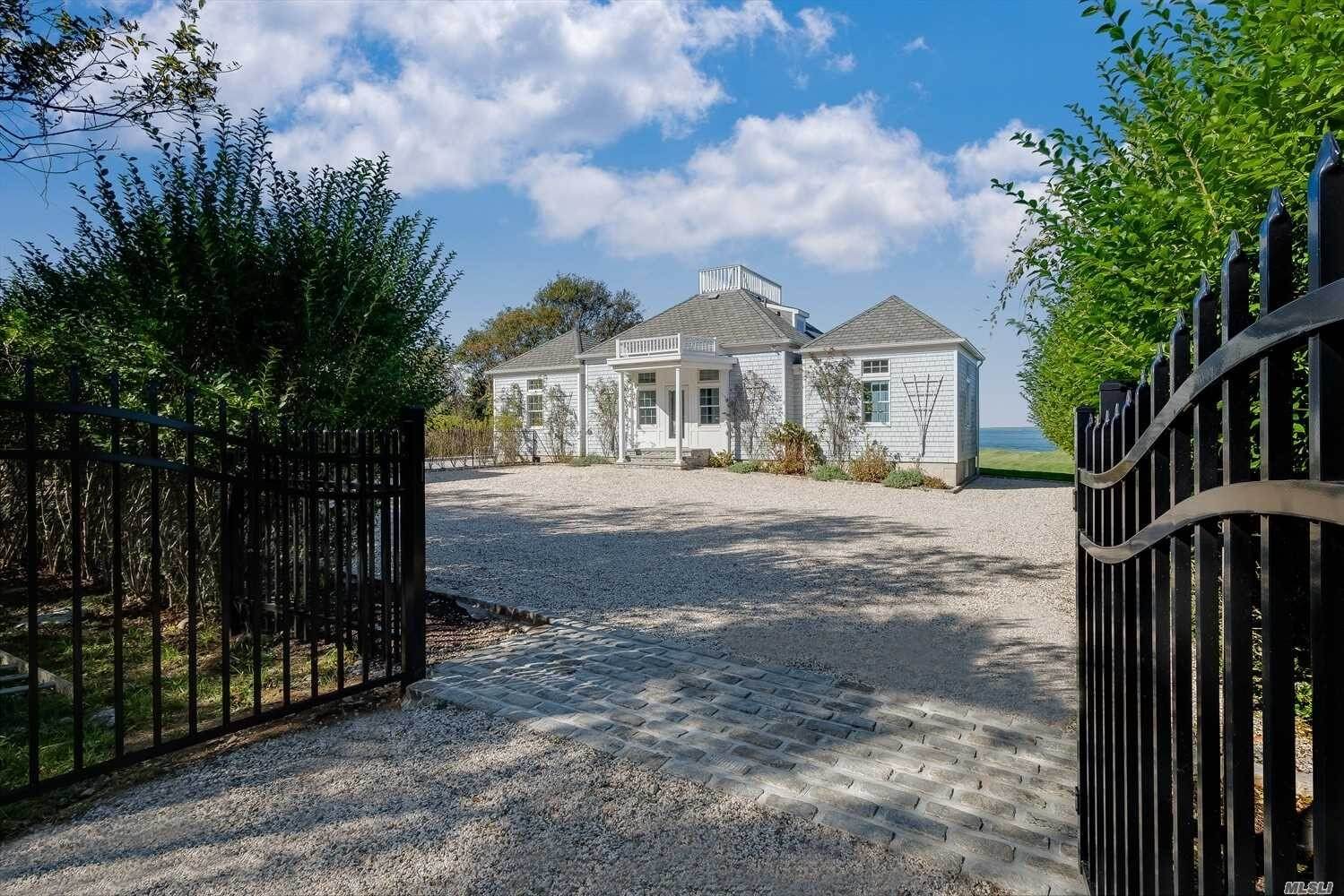 Orient Waterfront House Offers 180Degree Views for 3.999 Million