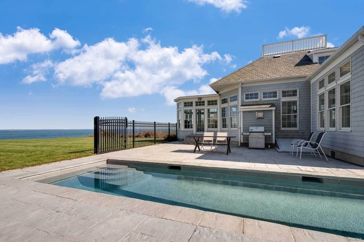 Orient Waterfront House Offers 180Degree Views for 3.999 Million