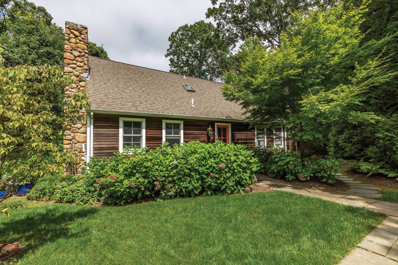 New Hamptons Listings Increase, Contracts Signed Stabilize and