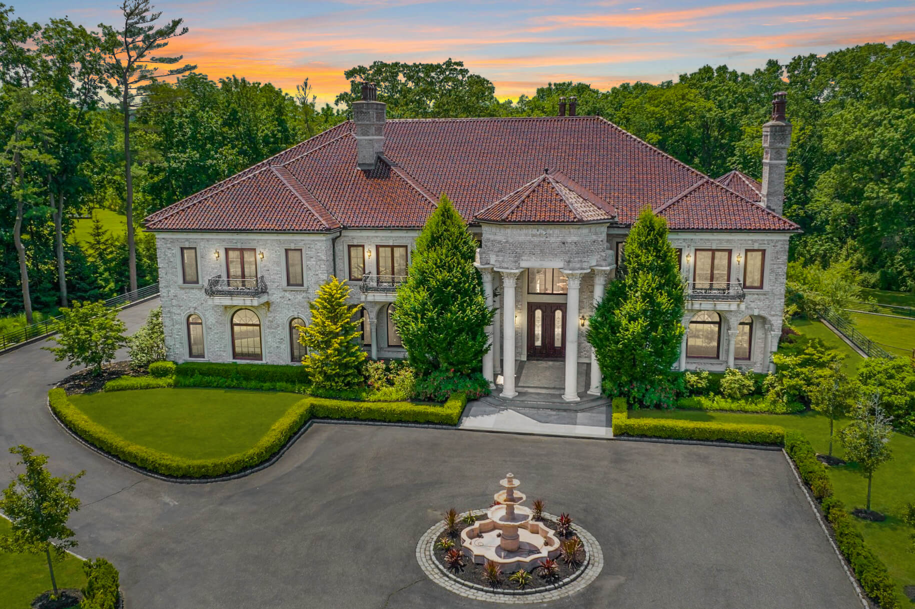 A Glen Head Mansion Built for Entertaining