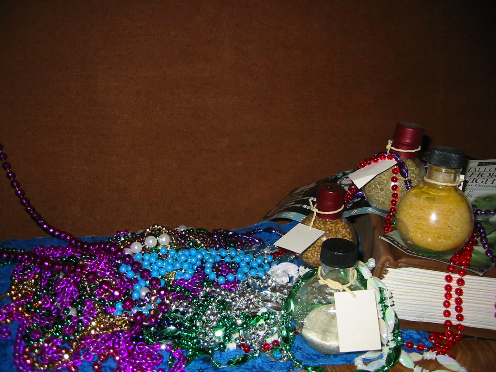 Behind The Thrills Keepers TalesDon’t throw out your Mardi Gras Beads! Crafts and creations