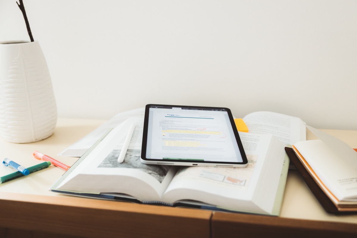 بهترین تبلت برای درس خواندن ، مطالعه کتاب و یادداشت برداری بهترین یاب