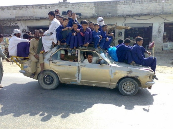 How many people on The car