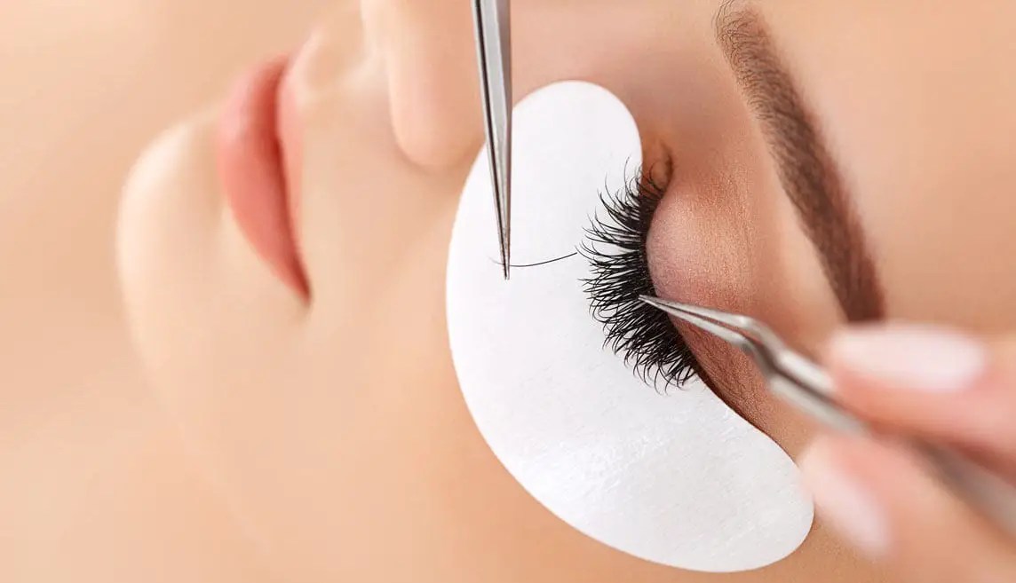 The Best Eyelash Glue A Definitive Guide to Lash Glues for Every Need