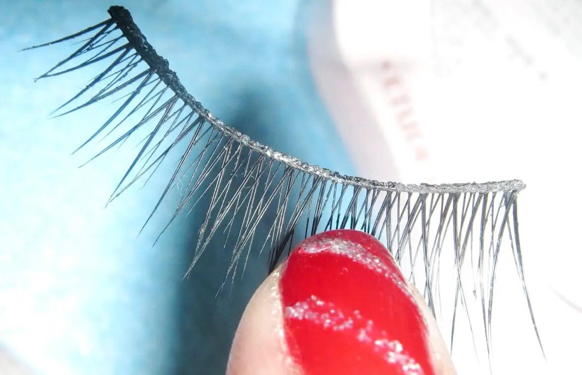 Eyelash extensions aren't exactly new to the beauty world. How to Clean False Eyelashes So They Stay As Good As New ...