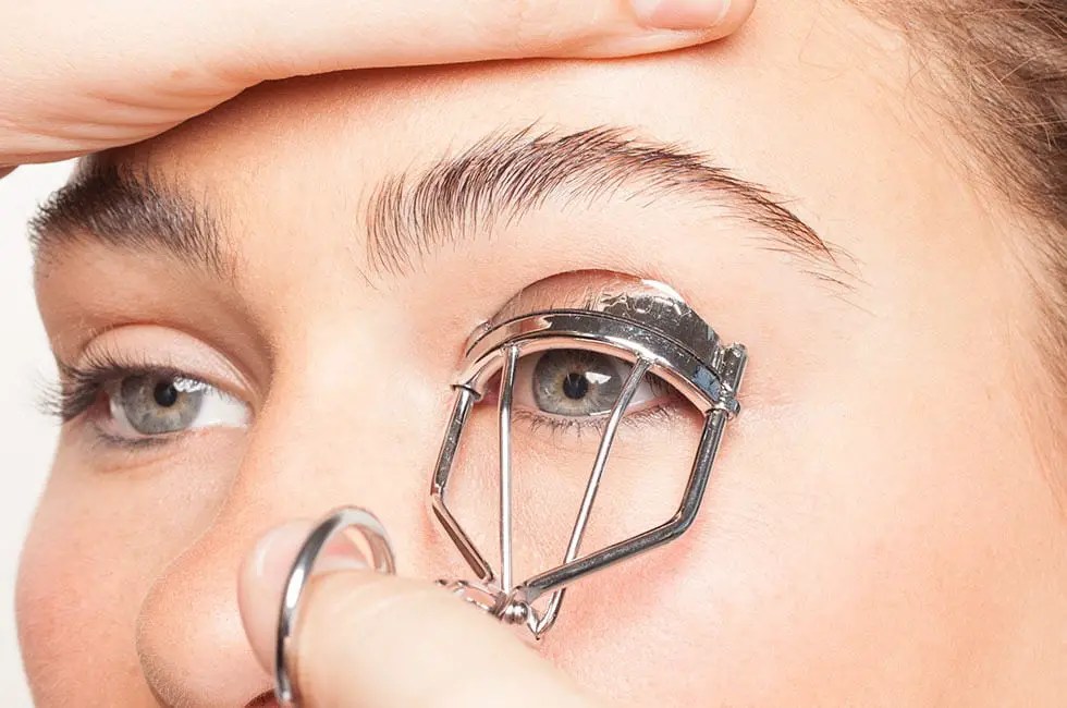 Eyelash Curler Tips 7 Things to Know to Choose the Best One