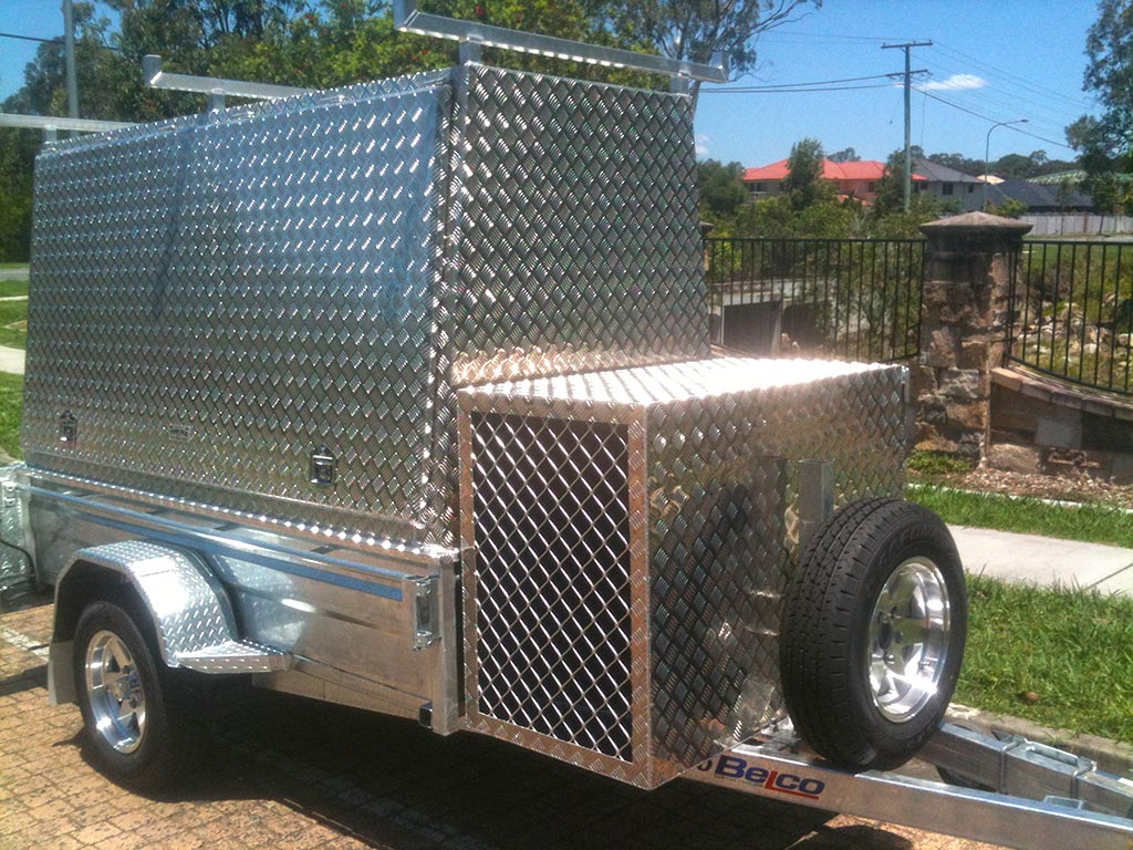 How to tow a trailer safely