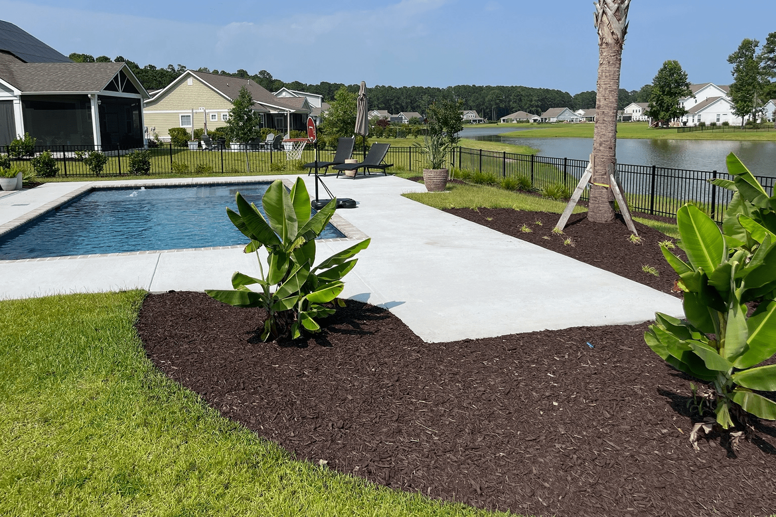 StepbyStep Guide How to Lay Mulch Around Your Foundation