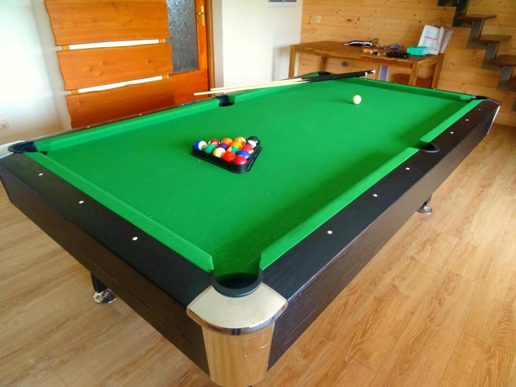 Assembling a pool table Services