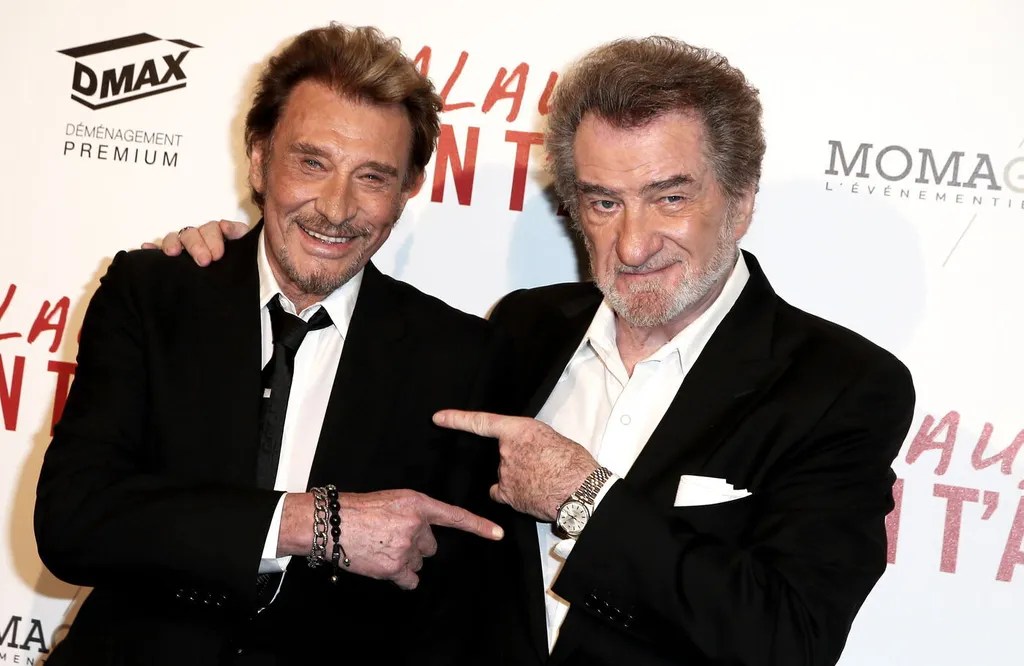 Johnny Halliday Eddy Mitchell rend hommage au Taulier et en place une
